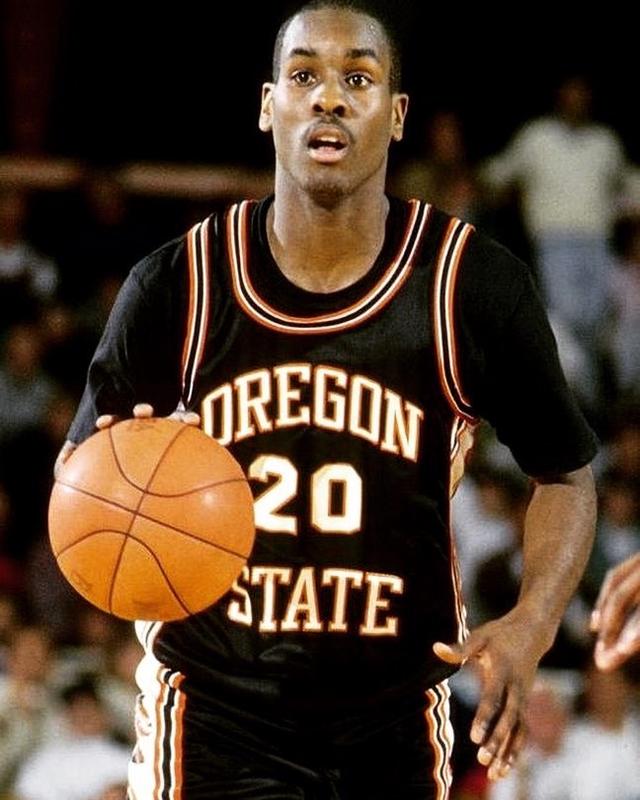 唯一能硬怼巅峰乔丹的顶级后卫-加里·佩顿