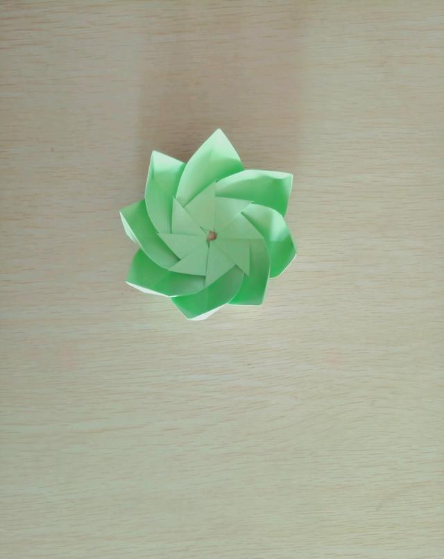 折出来的莲花是不是超酷呢趣味折纸之莲花