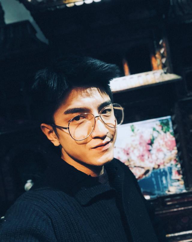 金瀚终于正常更博了，遭网友集体调侃:这样的厉致诚林浅还要么?