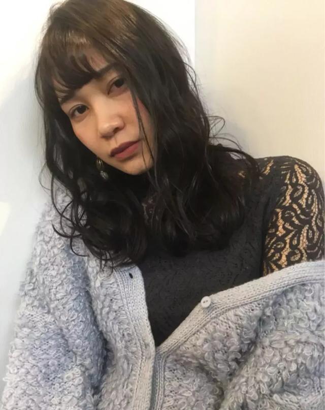 别再跟风奶奶灰,这些日本冷色系发型,让你惊