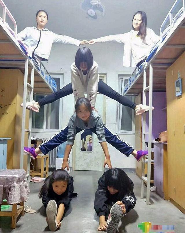 每日一逗：女生宿舍的一字马大比拼，那画面太美