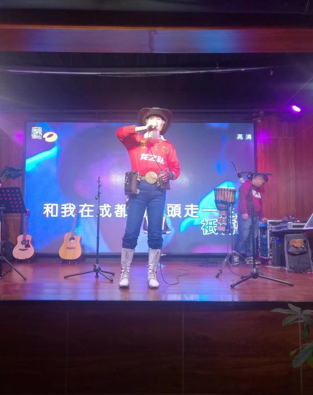 中国足球球迷旗帜，中国球迷皇帝，罗西？