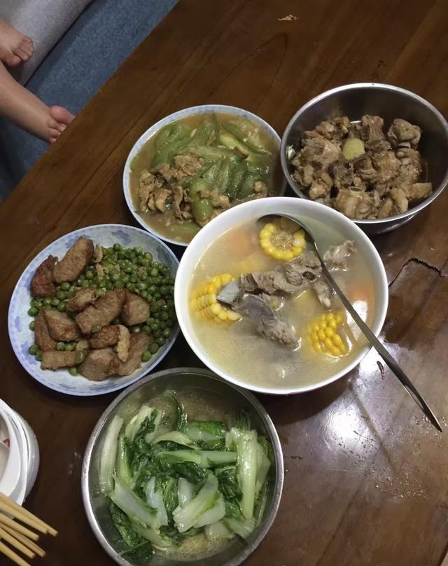 做了四菜一汤,婆婆还吃的不高兴