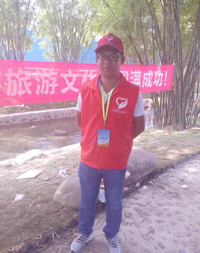 上犹微爱公益志愿者:维护景区秩序带来正能量