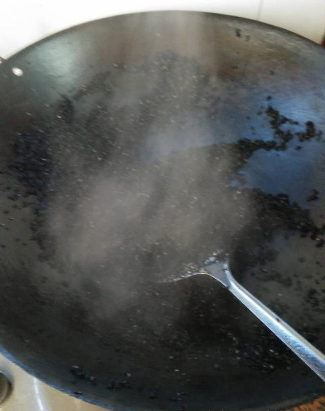 广东阳江民间颜色v颜色零食黑芝糊原来这样吃有补脑补肾乌黑头发传统鲶鱼熟后鱼子图片