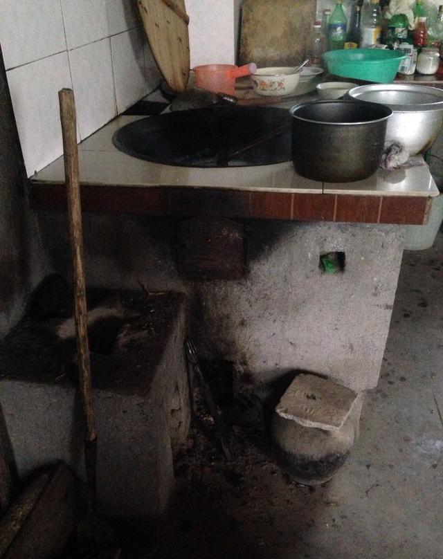 柴火灶必备工具,火钳和火铲,开始生火煮饭咯!