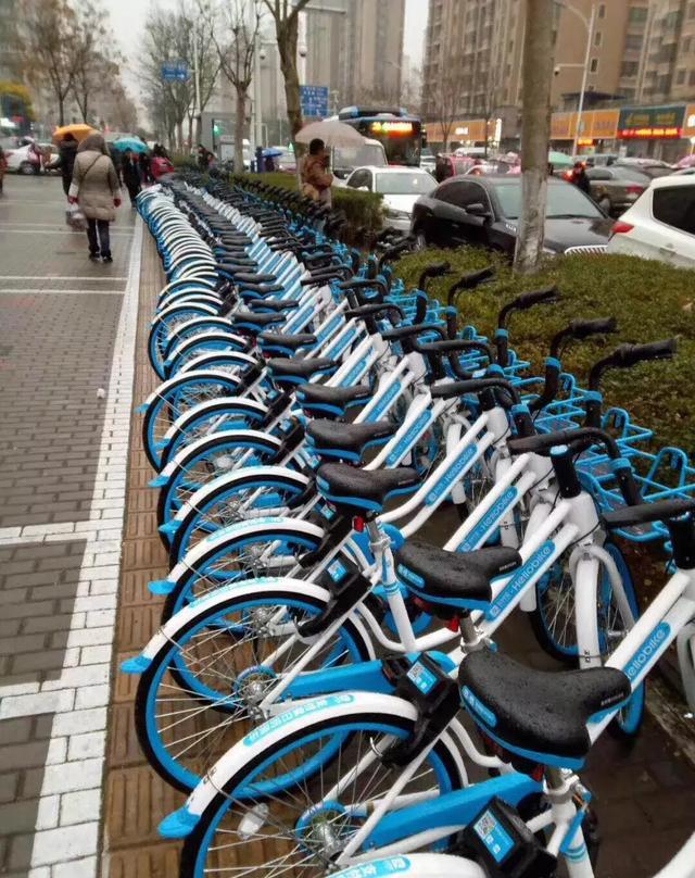 蚌埠又一家共享单车入市,出现争车位大战,你怎