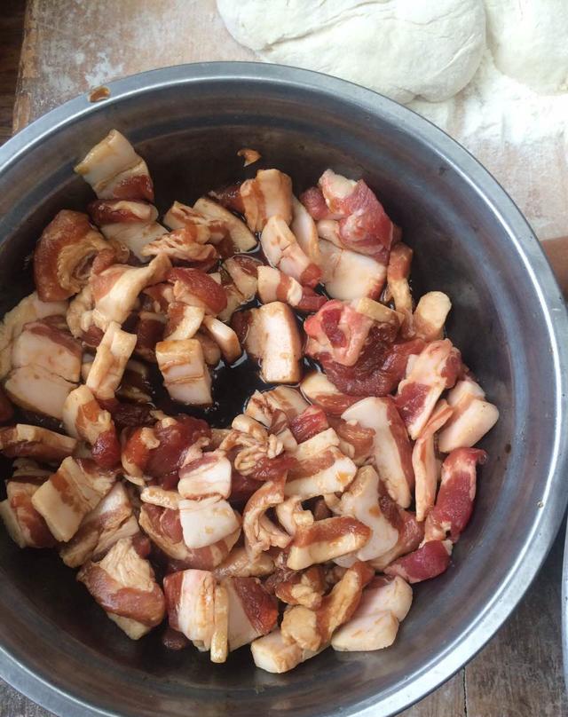 大年三十,农村早晨吃包子!