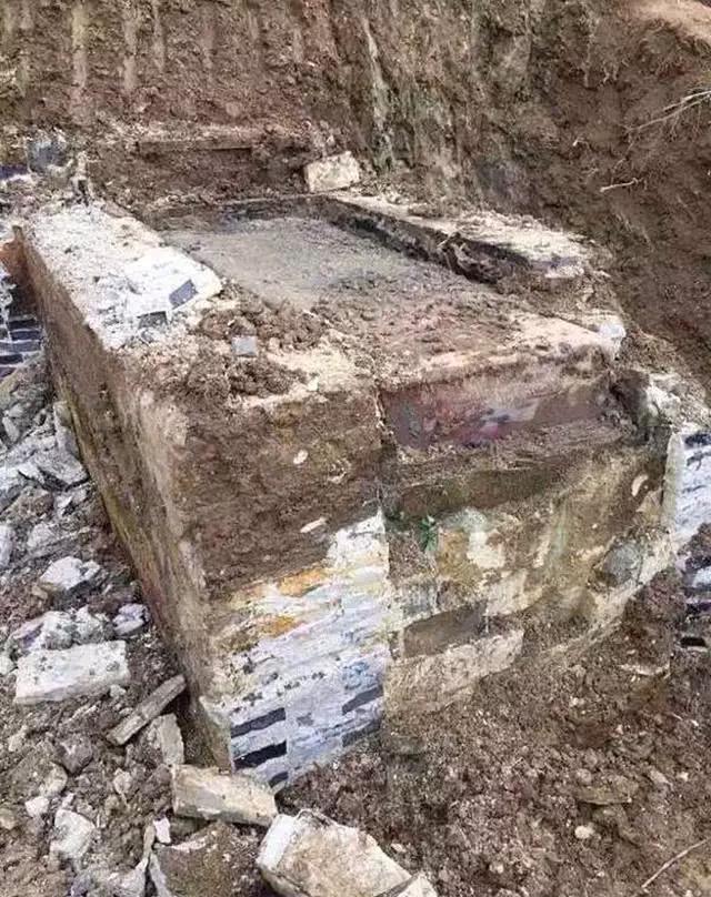 民间考古队欣喜地炸开李鸿章的墓,眼前的一幕却让他们大失所望!