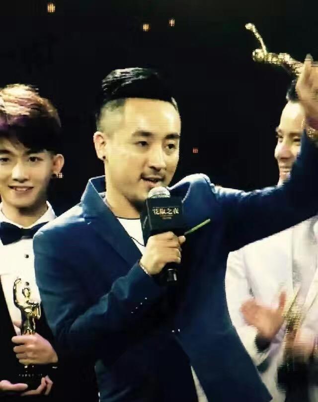 花椒一哥跳槽全民TV!与陈伟霆、陈小春等人均