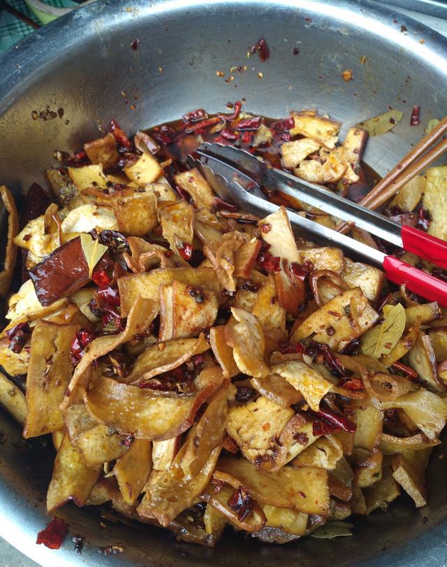 美味的宁陕麻辣豆干.