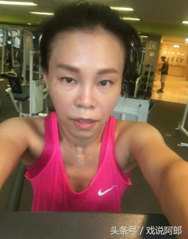 彭佳慧素颜照曝光, 皮肤黑出新境界, 网友直呼: 化妆前后像换人!