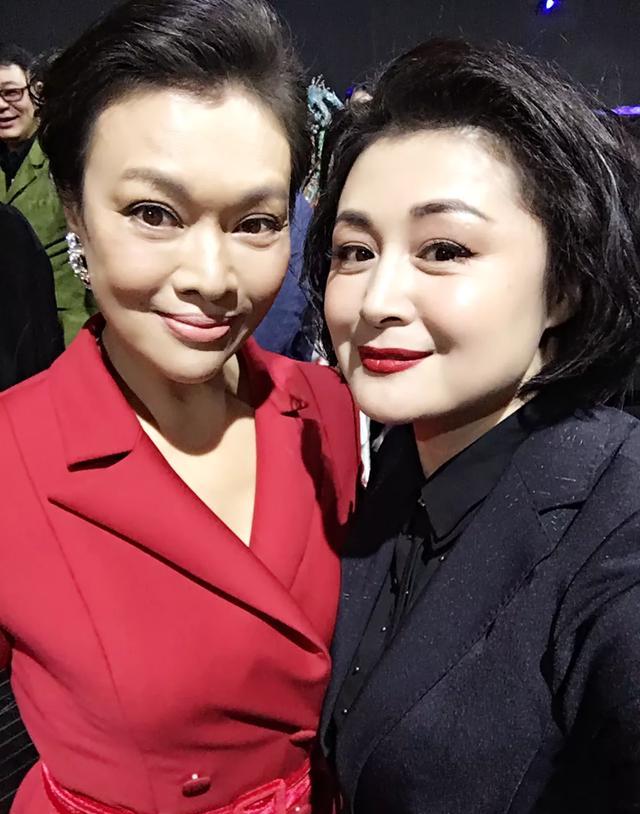 意外！《乡村爱情》里的“谢大脚”于月仙，与他们竟都是同学！