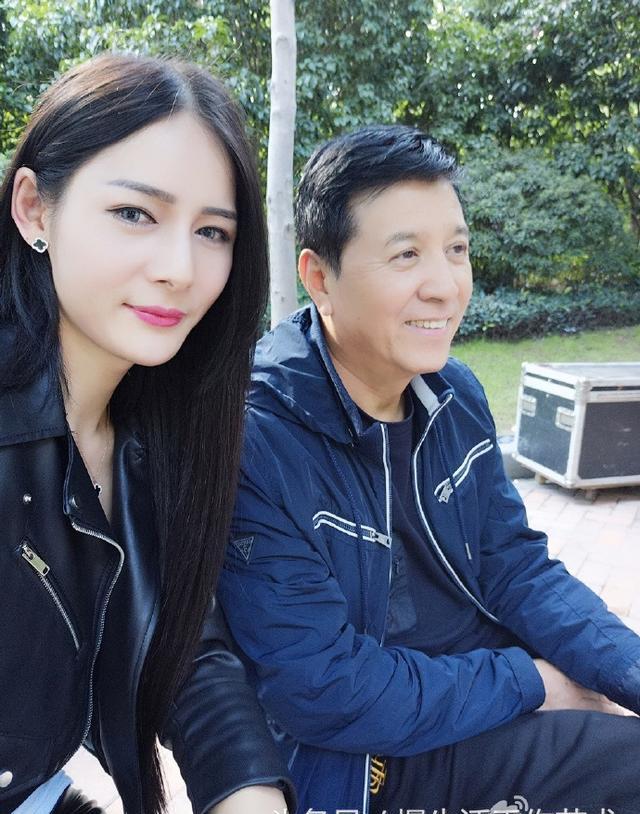 自称男版“杨幂”，喊关晓彤妹妹 和关少曾一家有什么亲密关系