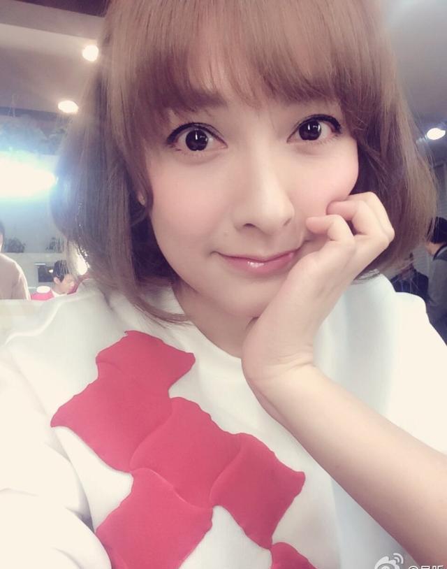 吴昕微博更新动态,没想到暴露了这个!网友:难怪