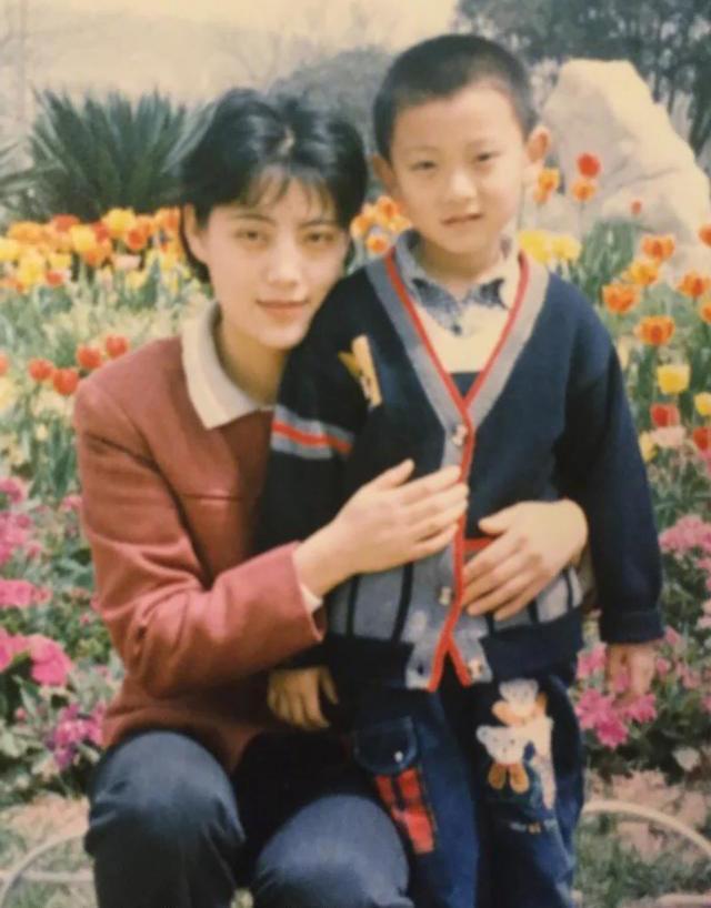 这些明星小时候的模样你能认出吗？黄子韬的妈妈最有气质