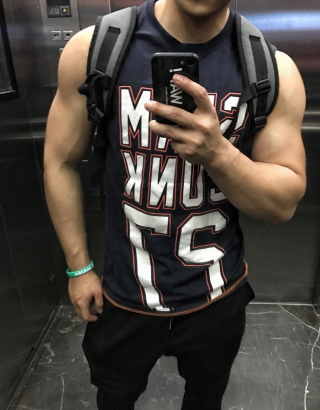 中国美院走出来的肌肉型男,练就胸肌麒麟臂,霸气又吸睛