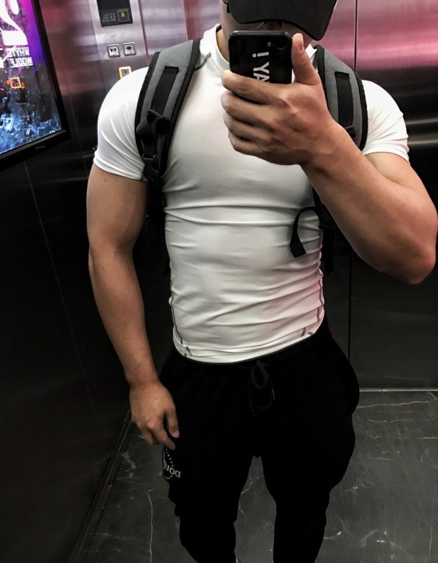 中国美院走出来的肌肉型男,练就胸肌麒麟臂,霸气又吸睛