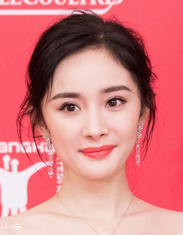 双下巴的女人天生命好,生在富贵家,从小锦衣玉食!