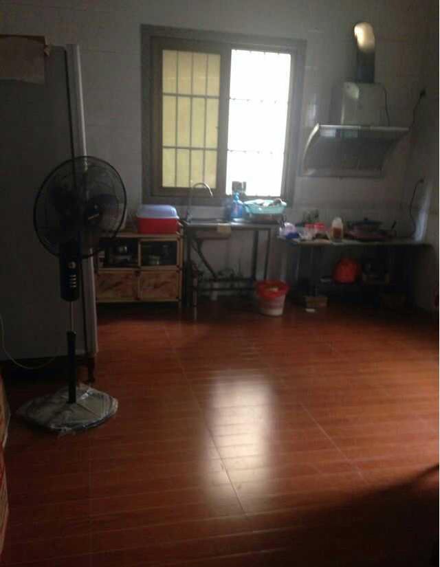 农村表姐爱面子,花20万建房,可屋里竟如此寒酸,被全村嘲笑