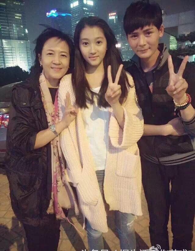 自称男版“杨幂”，喊关晓彤妹妹 和关少曾一家有什么亲密关系