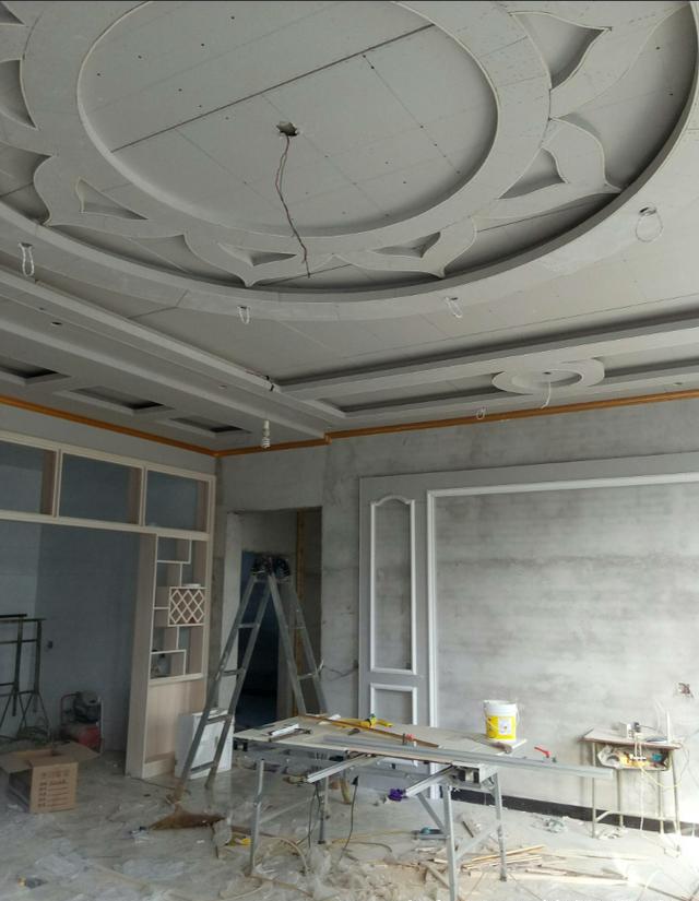 室内装修木工,石膏板吊顶造型,工地实拍效果图