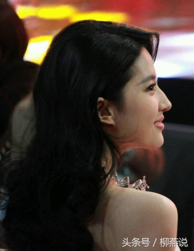 刘亦菲赵薇领衔娱乐圈四大美鼻, 天生神侧颜, 李小璐