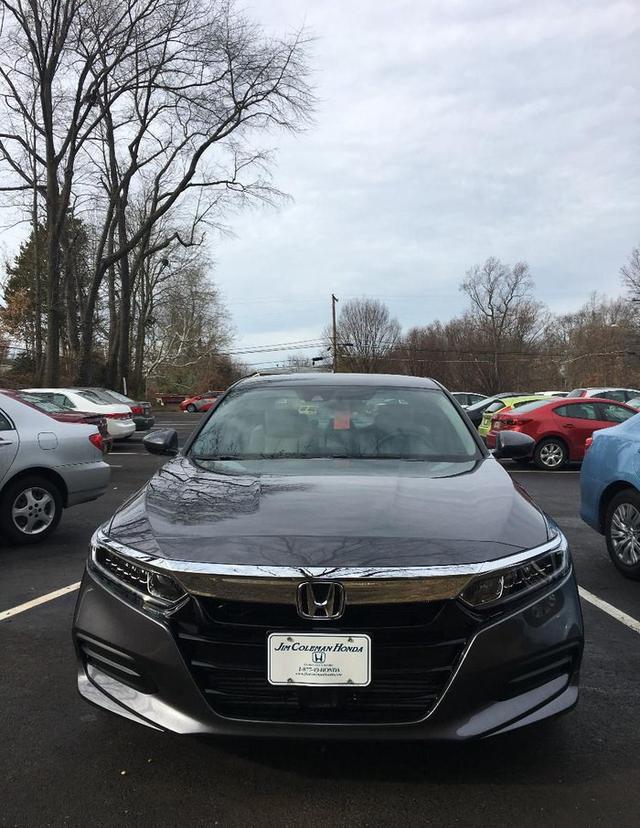 2018款十代本田雅阁乞丐版提车:造型帅,用料良