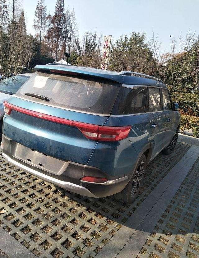 街头偶遇昌河Q7，外观酷似路虎揽胜，大7座SUV，或6万起