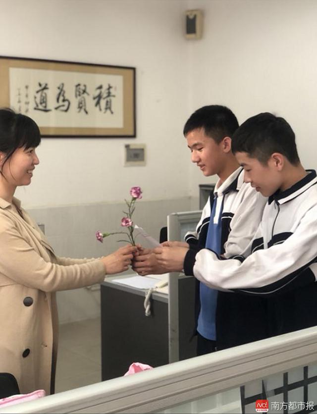 三八节深圳这群待遇怀念高中学生级女神老师受到图片