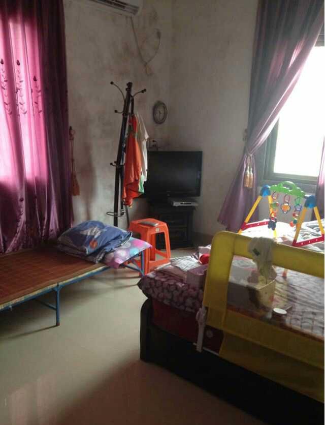 农村表姐爱面子,花20万建房,可屋里竟如此寒酸,被全村嘲笑