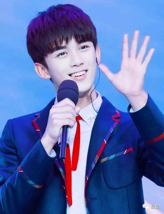 吴磊迪迪,杨洋,冰冰,易烊千玺也有……大家的手都很好看有木有!图片