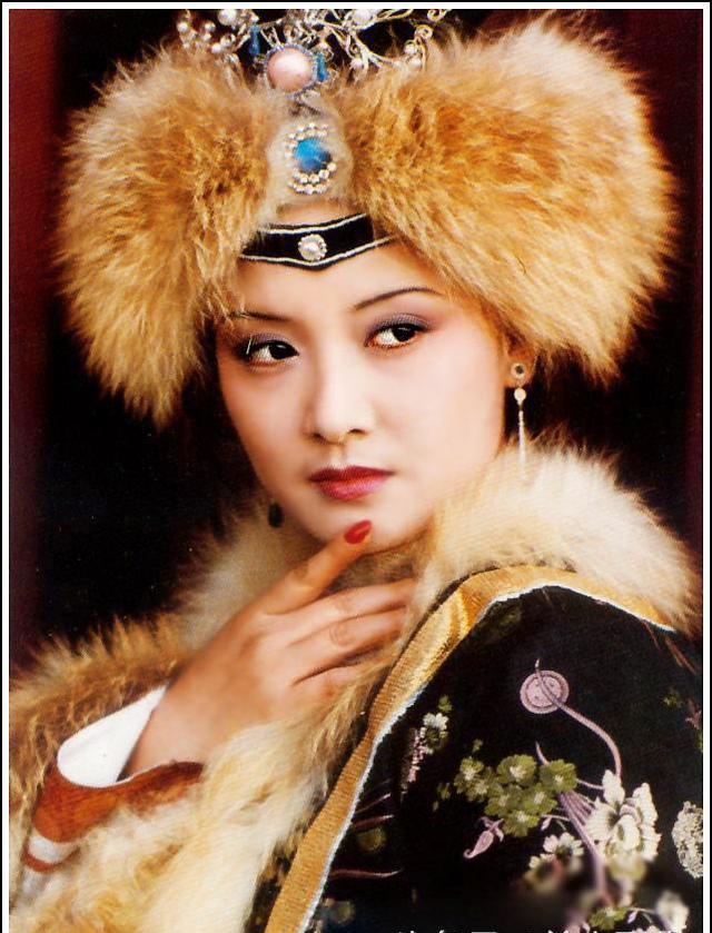 邓婕的王熙凤珍贵剧照几十张，太惊为天人了，无人超越