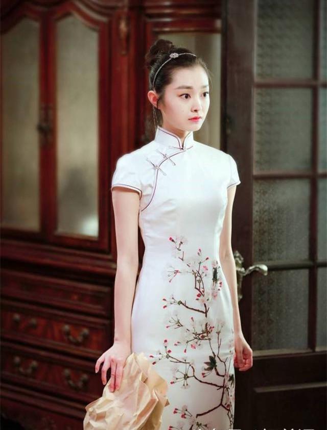 本以为宋轶穿旗袍是全世界,看到贾静雯,才知道什么是