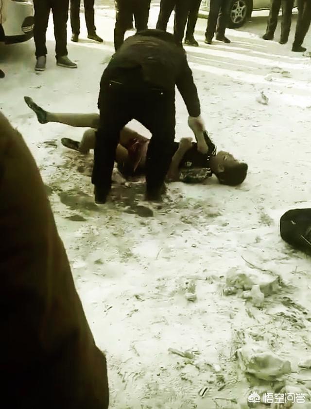 哈尔滨17岁男子疑似冻死街头, 到底是谁的责任?