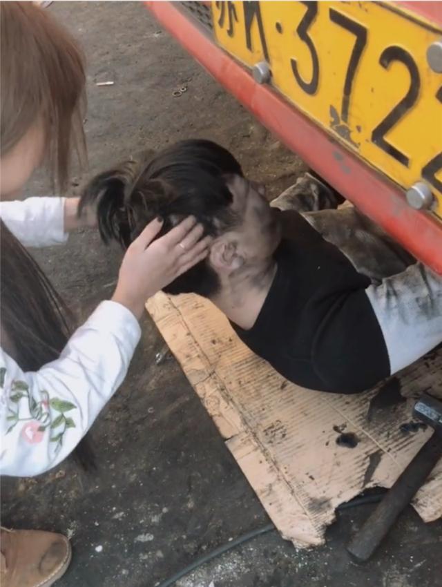 21岁时跟18岁的女孩谈恋爱是什么感觉?