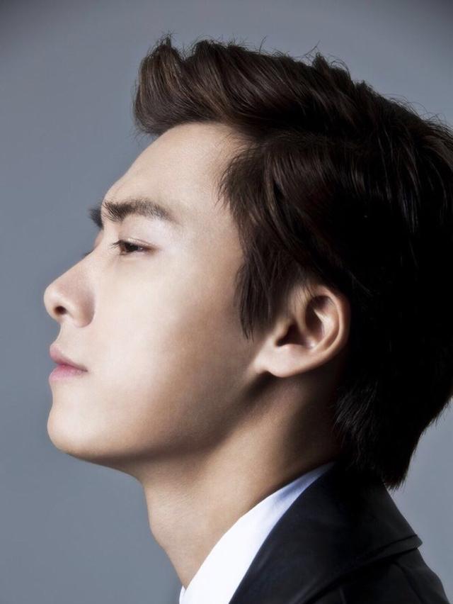 男明星侧颜照出炉 你更喜欢哪个?最后一个实至