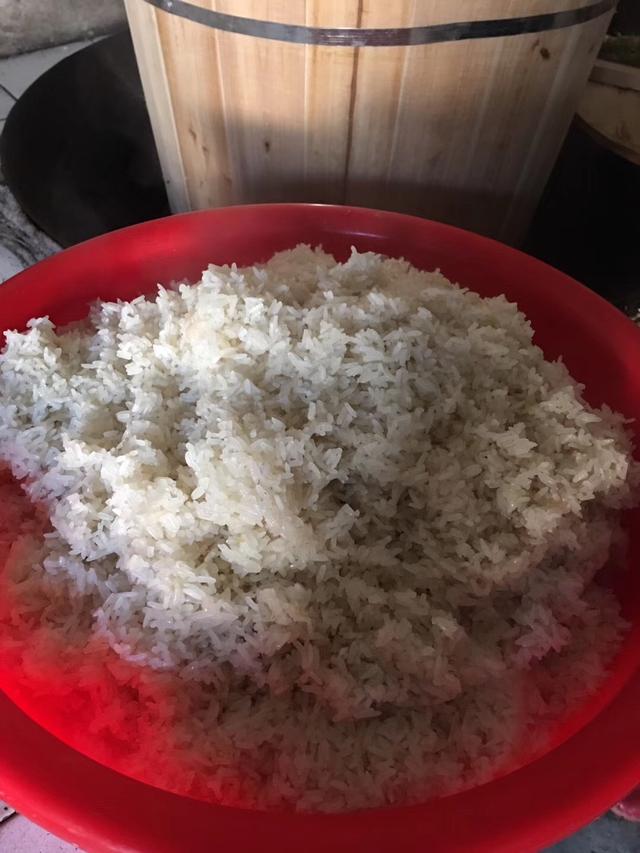 客家农村人传统手工酿制黄酒