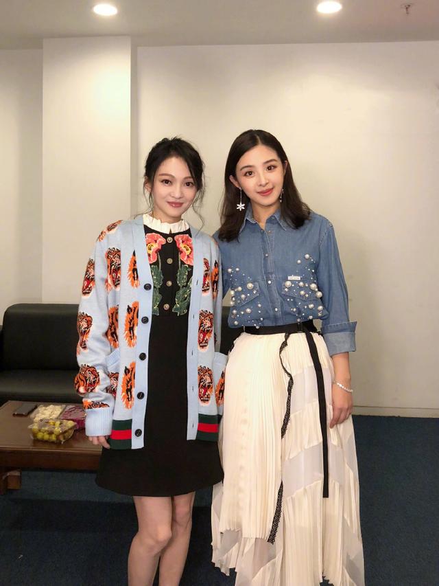 张含韵晒跟张韶涵合照引回忆杀,超女比赛第一