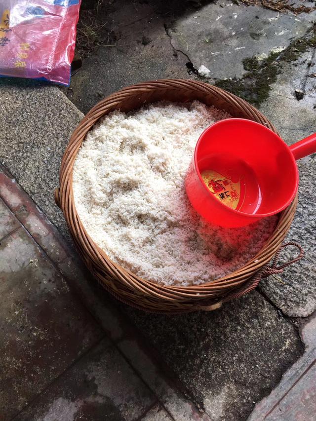 客家农村人传统手工酿制黄酒
