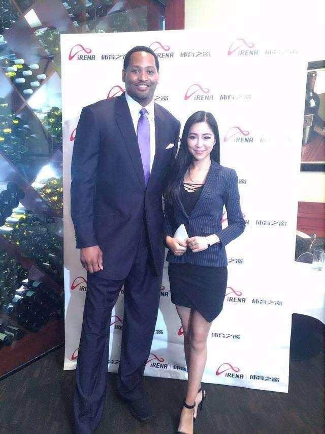 nba最美交际花周玲安,哈登看她的眼神满是渴望