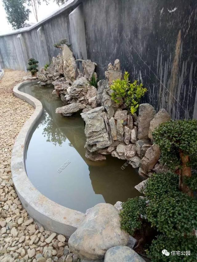 100万农村建房,松树栽到门口池塘引进围墙,院子都被玩