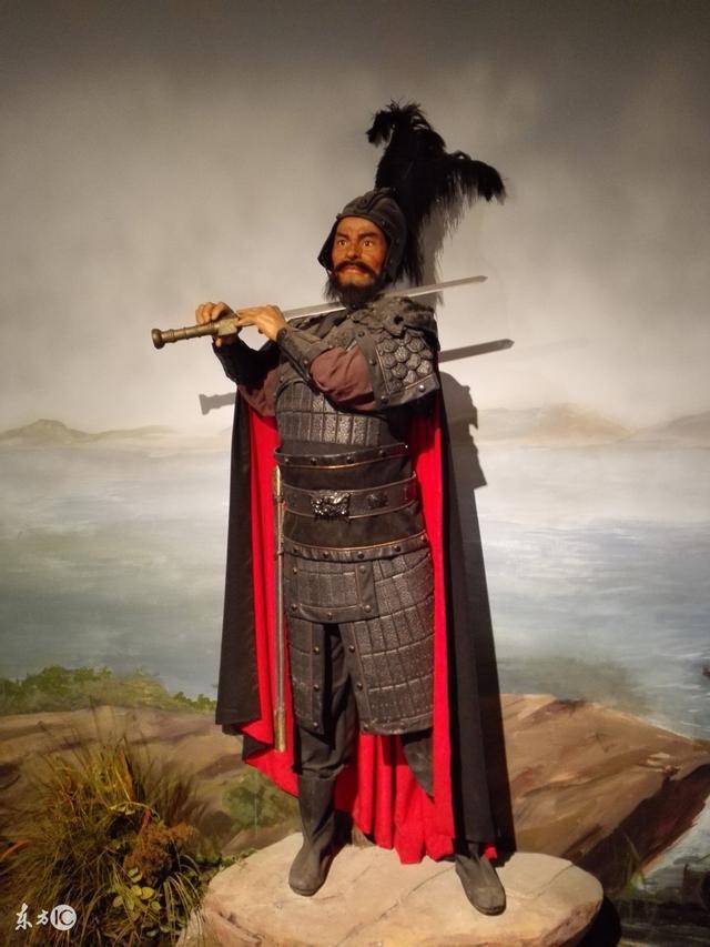 项羽乌江自刎,被汉将分尸,刘邦痛哭不已,心里却乐开了花!