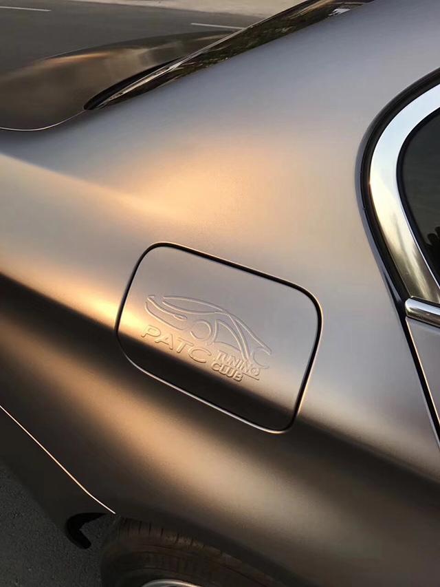 宝马5系汽车改色电光棕灰车身贴膜效果图 火爆的颜色