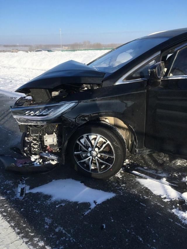 比亚迪全新一代唐高速路试首撞,前脸不忍看,车