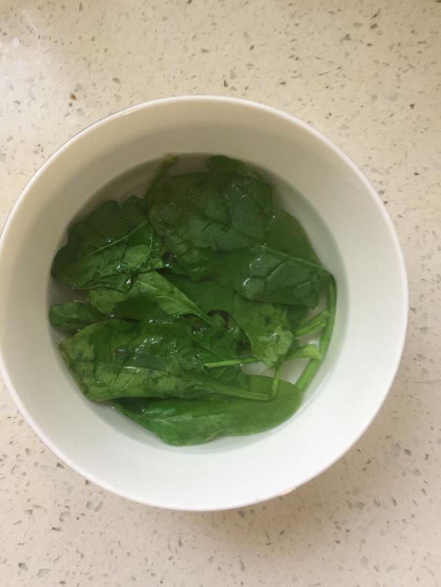 虾仁鸡蛋菠菜面条汤,一周岁宝宝超爱吃!每个宝