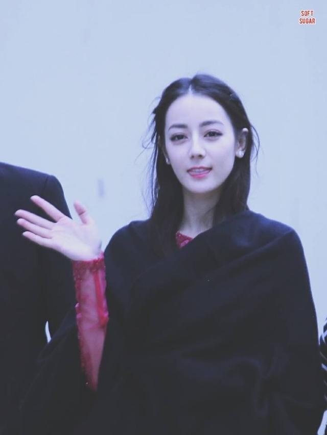 热巴开通抖音发视频,一天吸粉300万!关晓彤抖