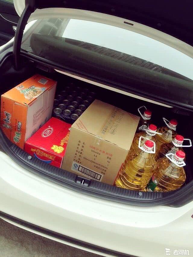 一个车标值10万?为何北京奔驰刚买回家就抠标