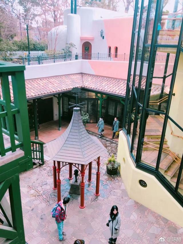 陈赫终于高调秀恩爱了，带着老婆在日本游玩，这波狗粮撒的梦幻啊