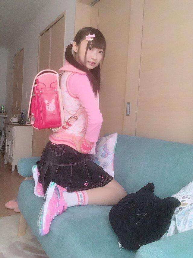 22岁已婚女子身高仅130cm 扮小学生骗倒众多网友